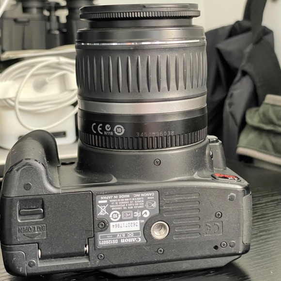 Canon DSLR + Lens + Book - Picture 9 of 10